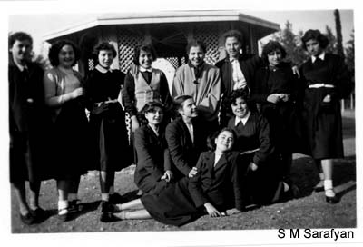 Oriort Sirvart and girls in front of original Tampan 1954