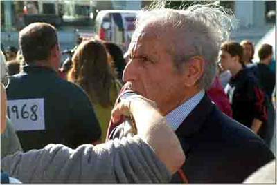 Kalaidjian_talking_to_reporter