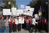 Students_at_gate_4